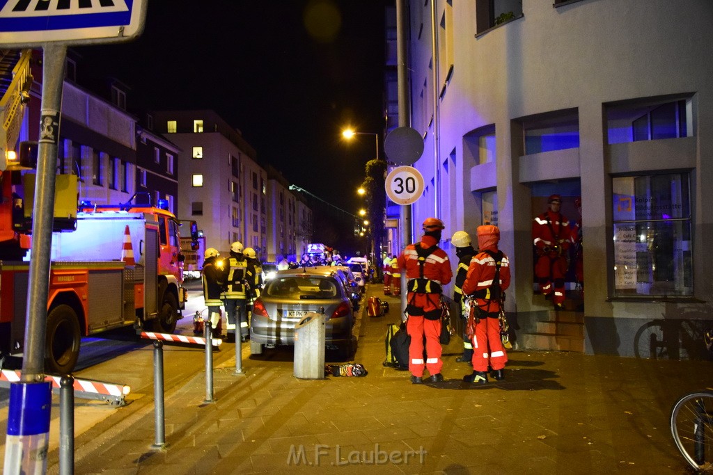 Einsatz BF Koeln Muelheim Formesstr Deutz Muelheimesrtr P052.JPG - Miklos Laubert